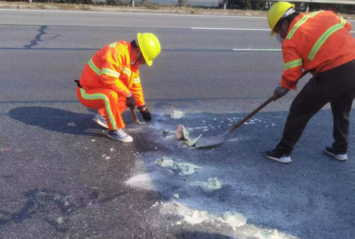 万城镇公路下沉注浆加固